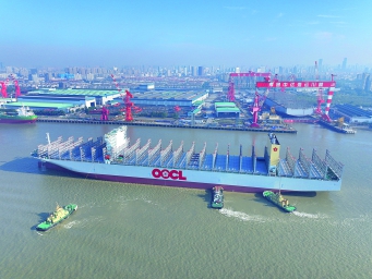 新一代大型集装箱船出海试航