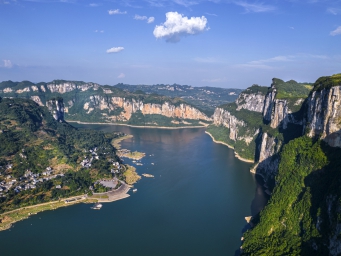 河畅、水清、岸绿 贵州黔西生态乌江壮美如画